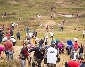Promisiunile se onorează – voluntarii JYSK România dublează suprafața de pădure de la Șotânga