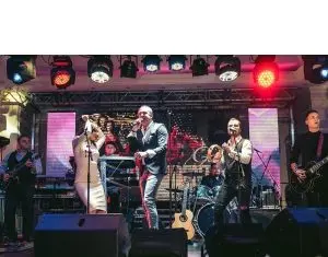 Formatie nunta- artisti talentati si consacrati