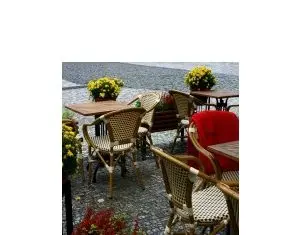 Scaune HoReCa pentru exterior – recomandari de la specialisti pentru o alegere potrivita