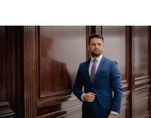 Ești fanul cravatei sau al papionului? Ce alegere trebuie să facă mirele anului 2019?