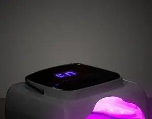 Nolia Shop dispune si de aparatura profesionala pentru manichiura – lampa led