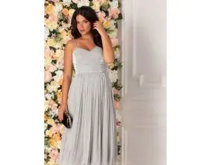 Simplitate si eleganta – calitatile definitorii ale rochiilor de la DyFashion