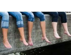Suferi de varice si ai picioarele mereu obosite? Pe AdioVarice.ro gasesti informatii utile despre tratamentul acestei afectiuni!