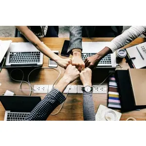 ai-un-start-up-ar-trebui-sa-iti-faci-singur-promovarea-pe-internet-sau-sa-externalizezi-acest-serviciu.jpg