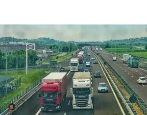 Camioane noi sau rulate? Care sunt avantajele achizitionarii unui camion rulat versus camion nou?