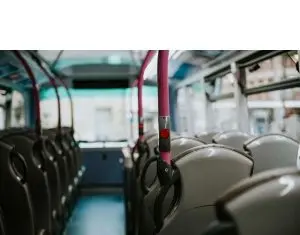 Cum influențează serviciile de monitorizare transportul public?