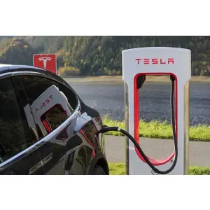 tesla-intra-in-topul-celor-mai-mari-10-pierzatori-de-bani-in-2019-ce-se-intampla-in-compania-lui-elon-musk.jpg