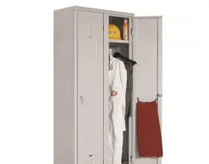 Care este pretul unui set format din vestiar metalic, bancuta si accesorii?