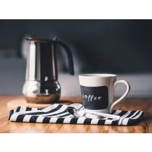 cat-costa-o-ceasca-de-cafea-in-jurul-lumii.jpg