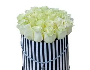 Femeile adora cutiile cu flori! Apeleaza la o florarie online si ofera cadouri cu semnificatie
