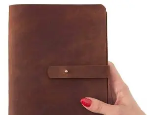 O agenda din piele un aliat de nadejde pentru organizarea timpului