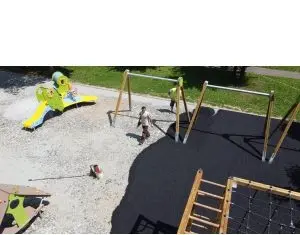 Se amenajeaza noi locuri de joaca in Baia Mare