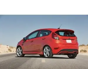 Călătorește la bordul unui Ford Fiesta de închiriat