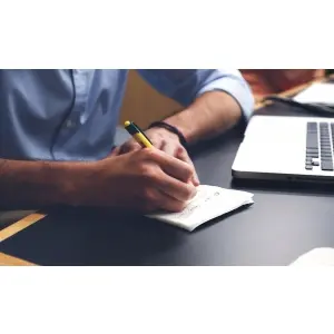 Instrumentele de scris personalizate si beneficiile scrisului de mana
