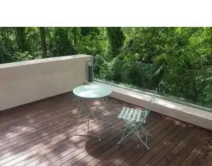 sinonimul pentru deck de terase modern, convenabil și de calitate
