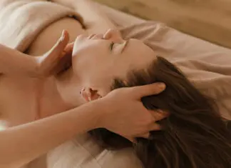 Masaj Facial: Secretul pentru o Piele Radiantă și Relaxată
